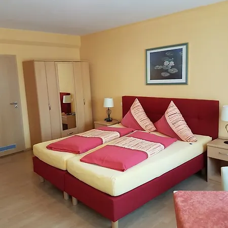 Hotel Altstadt Peiß 3*